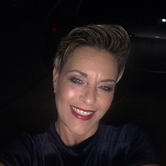 Meet your Posher, Sandy - Picture 1 of 1